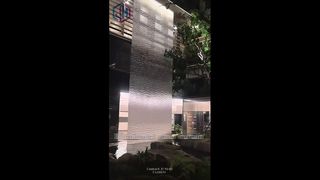 夜光の水のカーテン